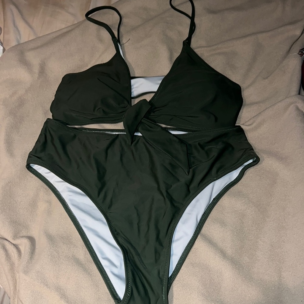 Blooming jelly Bikini set Olive green Size large used in great condition.